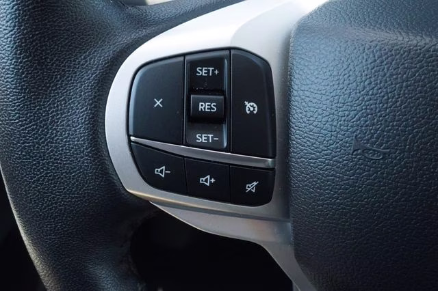 2024 Star White Metallic Tri-Coat Ford Explorer XLT RWD SUV