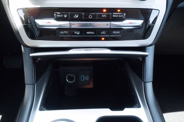 2024 Star White Metallic Tri-Coat Ford Explorer XLT RWD SUV