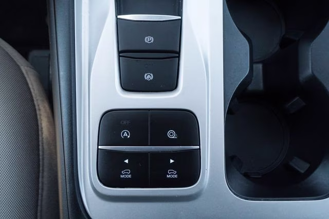 2024 Star White Metallic Tri-Coat Ford Explorer XLT RWD SUV