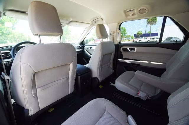 2024 Star White Metallic Tri-Coat Ford Explorer XLT RWD SUV