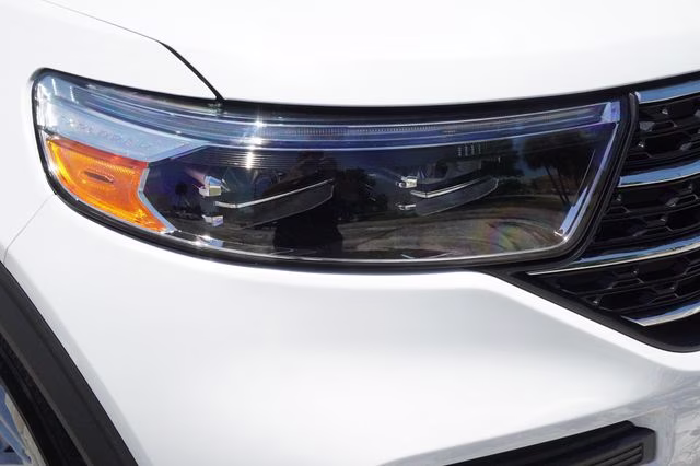 2024 Star White Metallic Tri-Coat Ford Explorer XLT RWD SUV