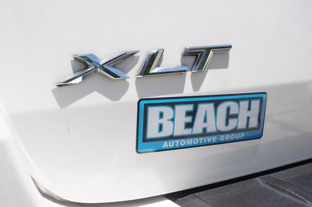 2024 Star White Metallic Tri-Coat Ford Explorer XLT RWD SUV