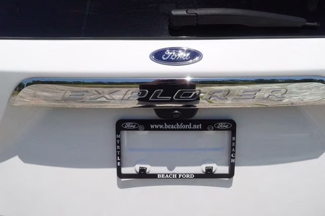 2024 Star White Metallic Tri-Coat Ford Explorer XLT RWD SUV