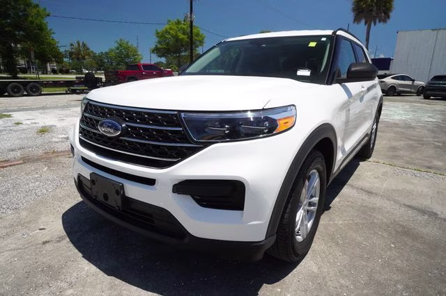 2024 Star White Metallic Tri-Coat Ford Explorer XLT RWD SUV