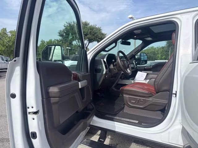 2022 Oxford White Ford Super Duty F-250 SRW King Ranch Crew Cab Pickup 4X4 Truck