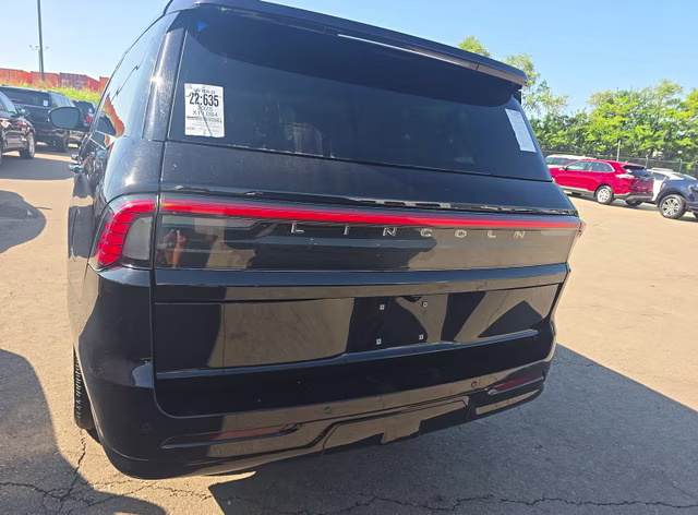 2025 Infinite Black Metallic Clearcoat Lincoln Navigator L Reserve 4X4 SUV