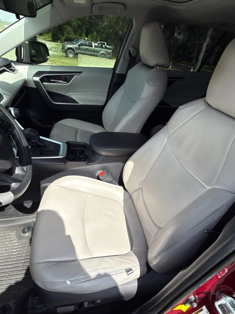 2019 Pearl Toyota RAV4 XLE FWD SUV