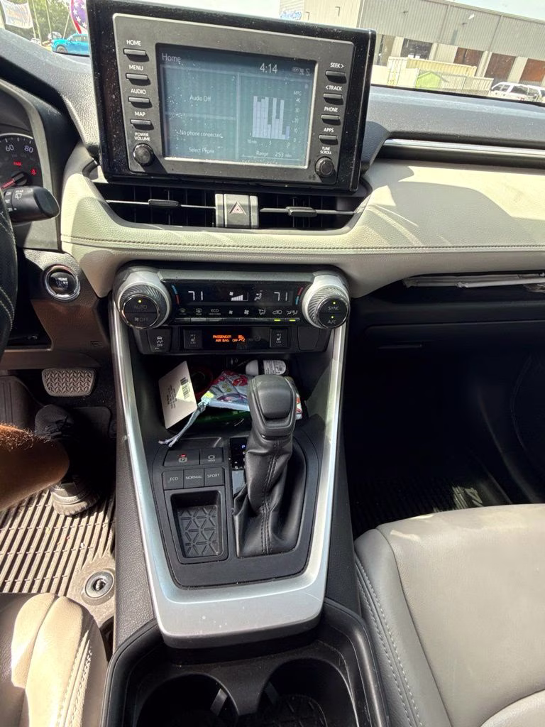 2019 Pearl Toyota RAV4 XLE FWD SUV