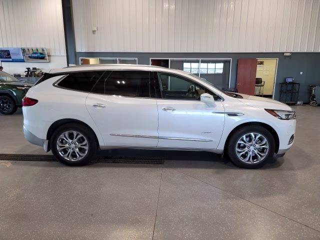 2018 White Frost Tricoat Buick Enclave Avenir AWD SUV