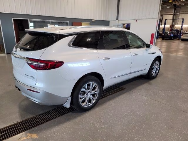 2018 White Frost Tricoat Buick Enclave Avenir AWD SUV