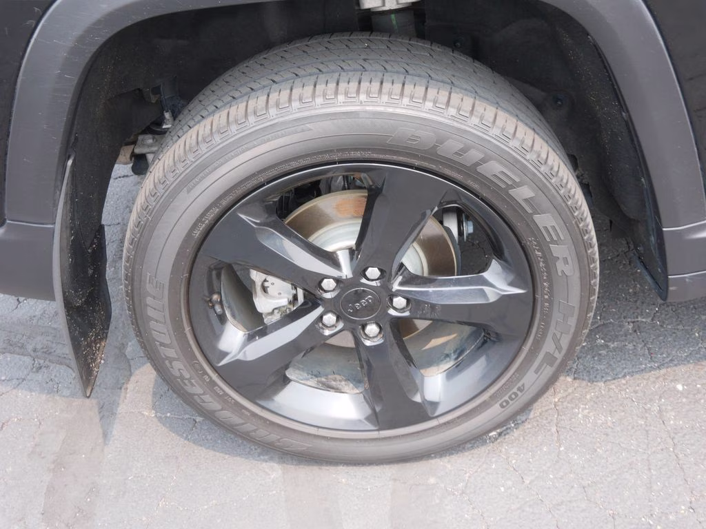 2023 Diamond Black Crystal Pearlcoat Jeep Grand Cherokee Altitude X 4X4 SUV