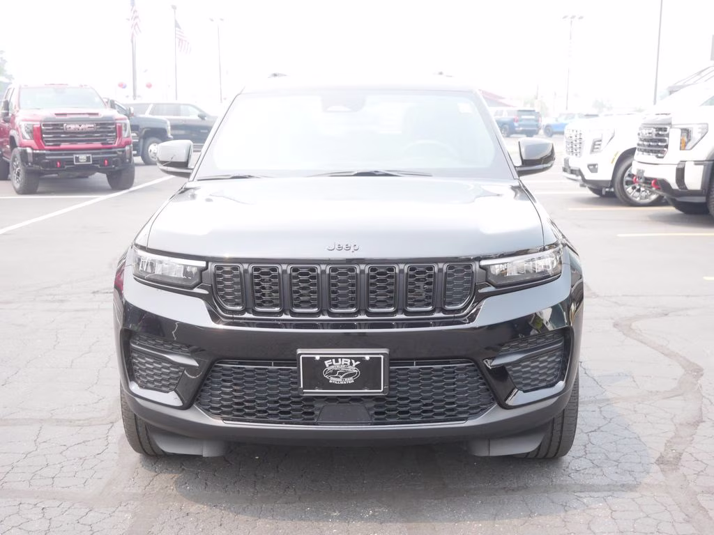 2023 Diamond Black Crystal Pearlcoat Jeep Grand Cherokee Altitude X 4X4 SUV