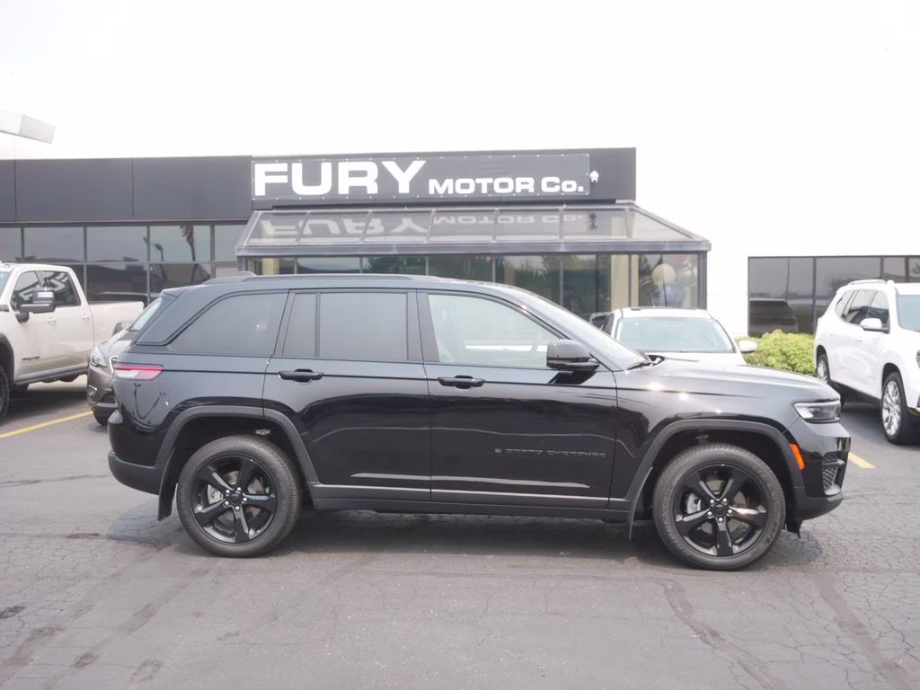 2023 Diamond Black Crystal Pearlcoat Jeep Grand Cherokee Altitude X 4X4 SUV