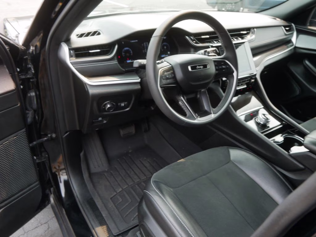2023 Diamond Black Crystal Pearlcoat Jeep Grand Cherokee Altitude X 4X4 SUV