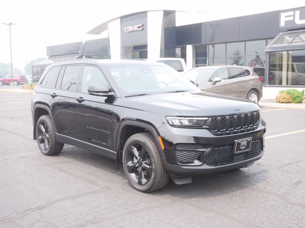 2023 Diamond Black Crystal Pearlcoat Jeep Grand Cherokee Altitude X 4X4 SUV