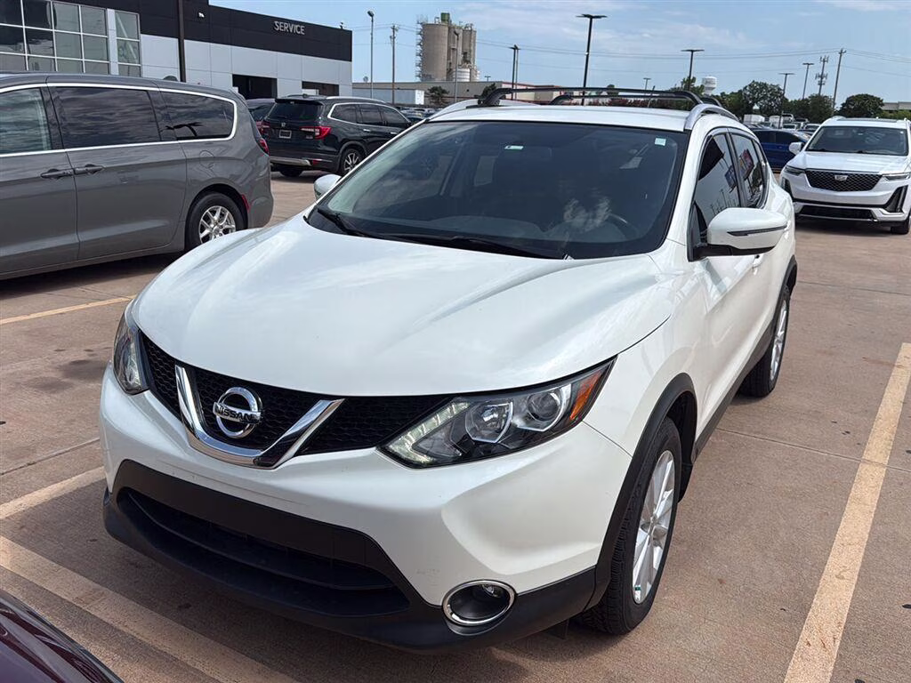 2017 Pearl White Nissan Rogue Sport SV FWD SUV