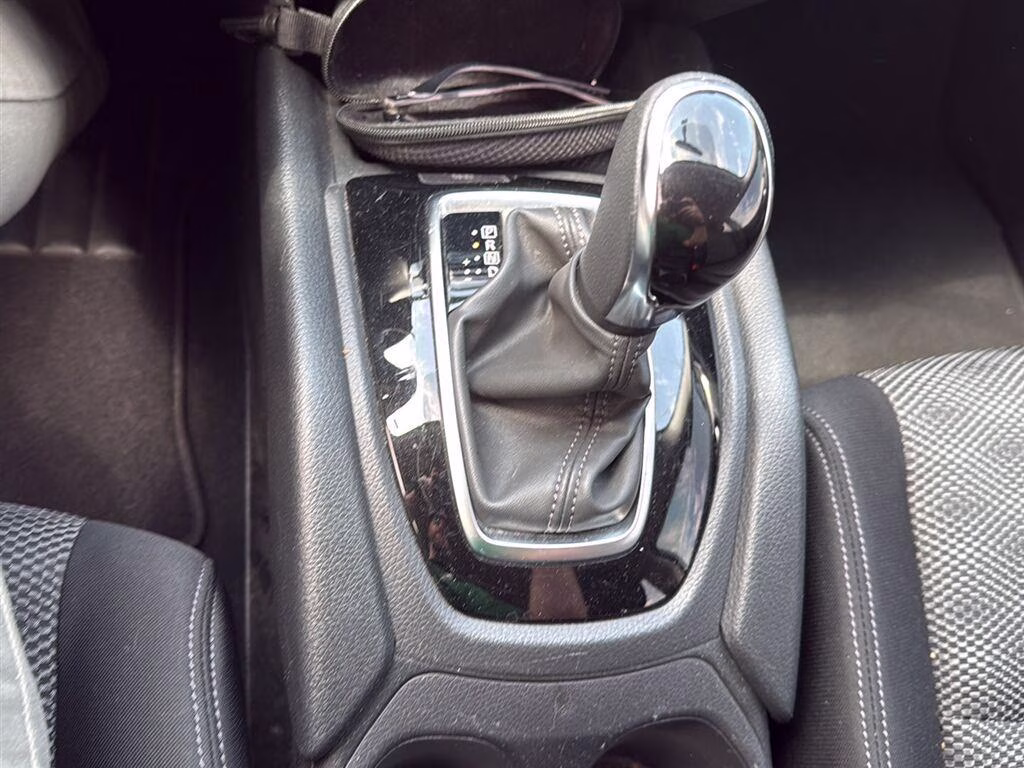 2017 Pearl White Nissan Rogue Sport SV FWD SUV