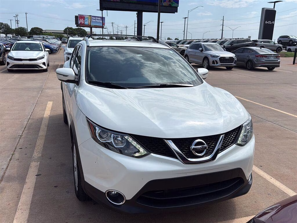 2017 Pearl White Nissan Rogue Sport SV FWD SUV