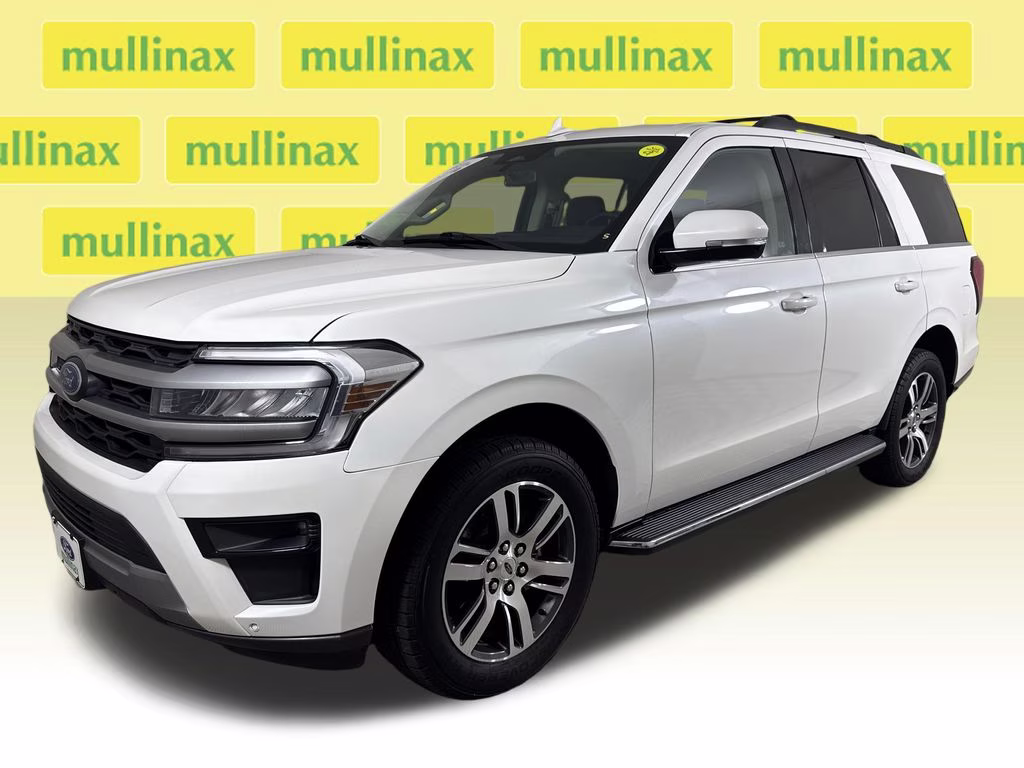 2023 Star White Metallic Tri-Coat Ford Expedition XLT RWD SUV