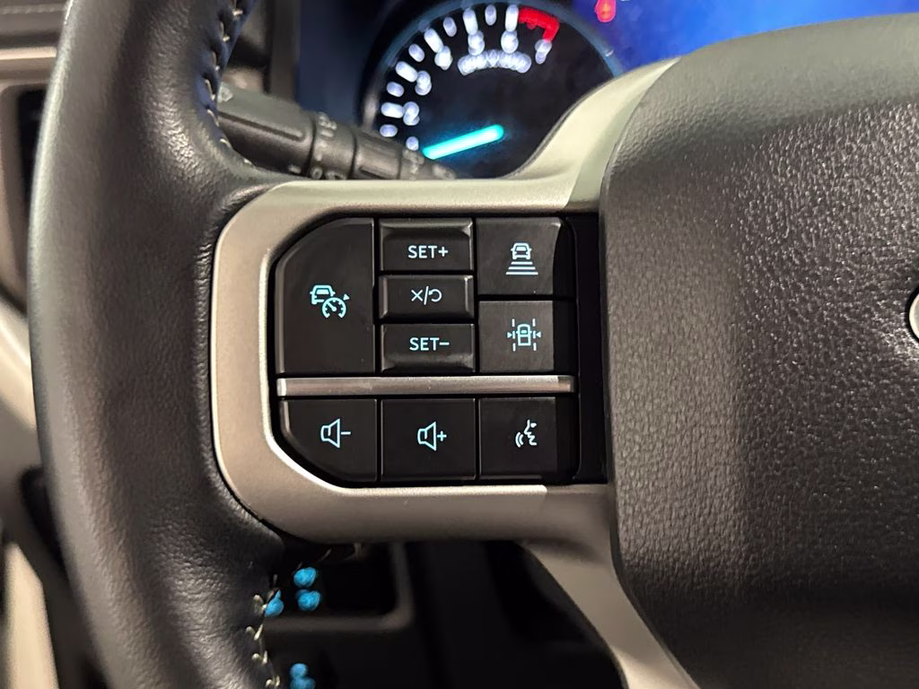 2023 Star White Metallic Tri-Coat Ford Expedition XLT RWD SUV