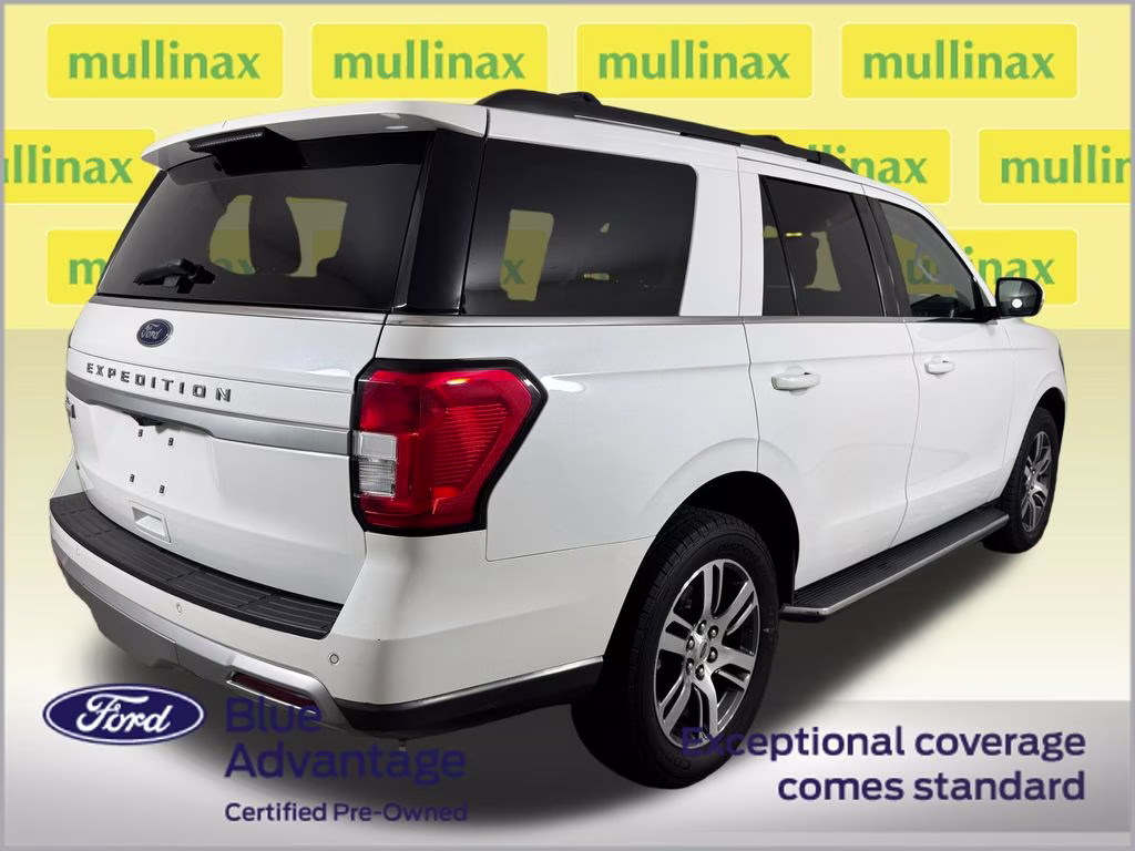 2023 Star White Metallic Tri-Coat Ford Expedition XLT RWD SUV