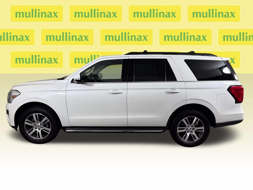 2023 Star White Metallic Tri-Coat Ford Expedition XLT RWD SUV