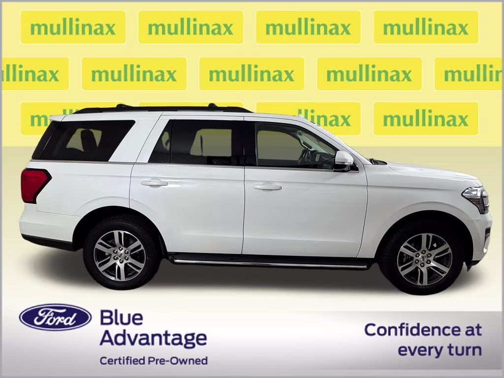 2023 Star White Metallic Tri-Coat Ford Expedition XLT RWD SUV
