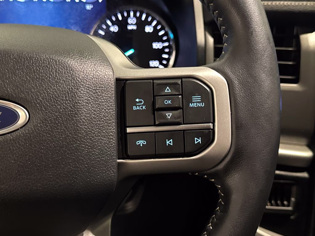 2023 Star White Metallic Tri-Coat Ford Expedition XLT RWD SUV