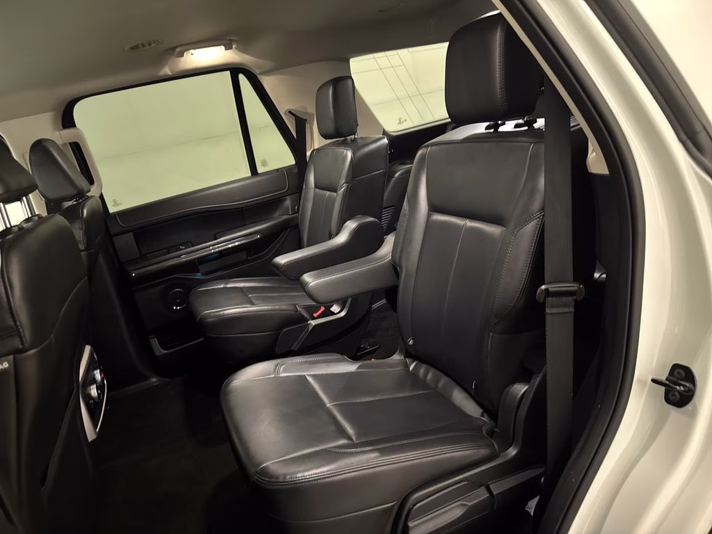 2023 Star White Metallic Tri-Coat Ford Expedition XLT RWD SUV