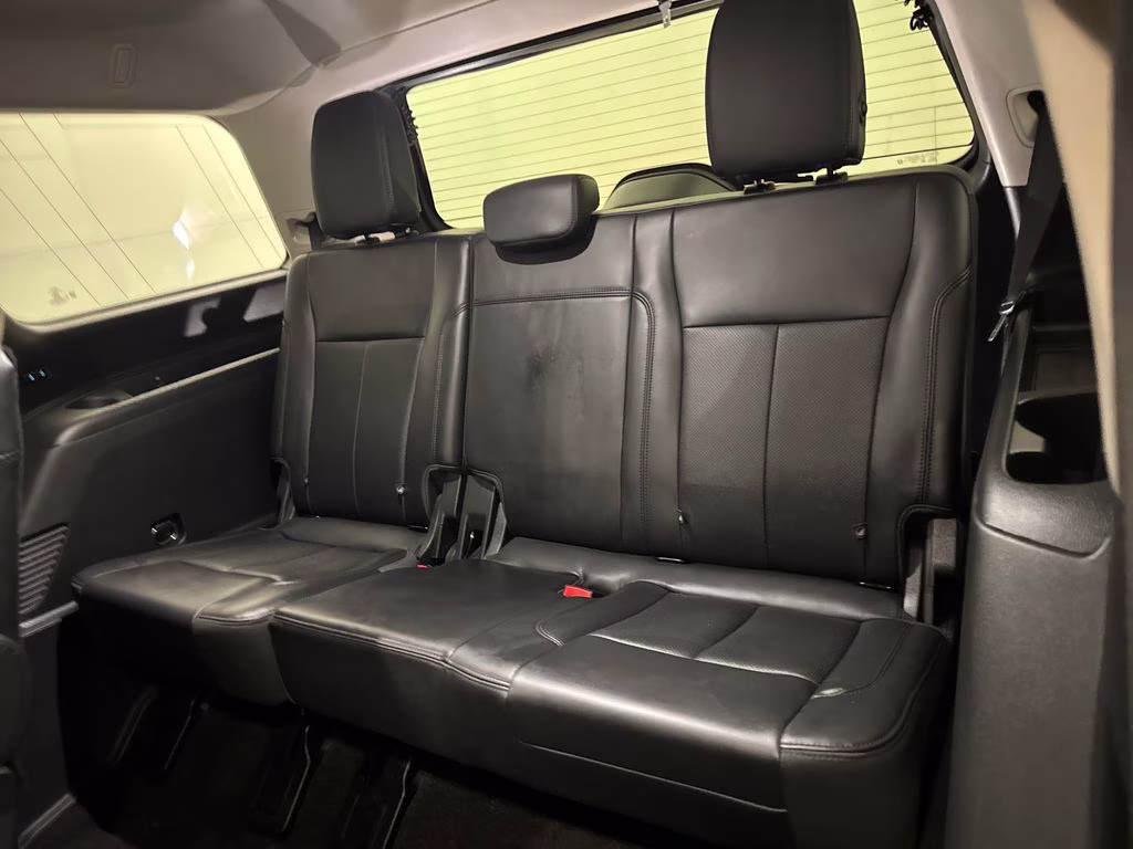 2023 Star White Metallic Tri-Coat Ford Expedition XLT RWD SUV
