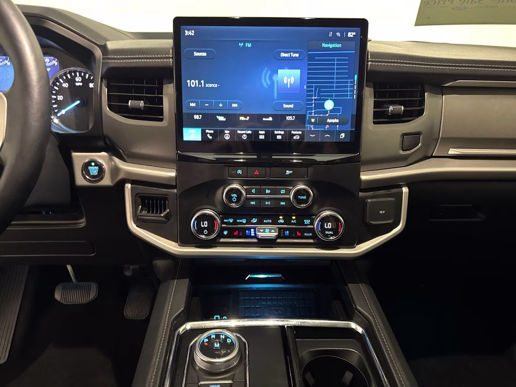 2023 Star White Metallic Tri-Coat Ford Expedition XLT RWD SUV