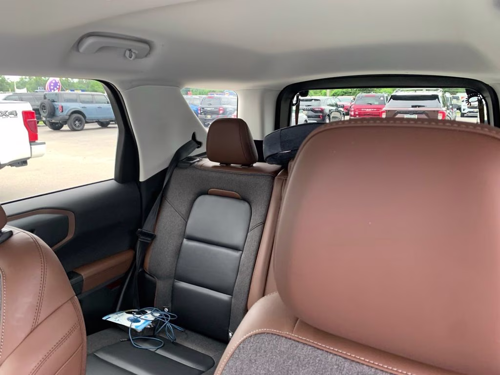 2023 Oxford White Ford Bronco Sport Outer Banks 4X4 SUV