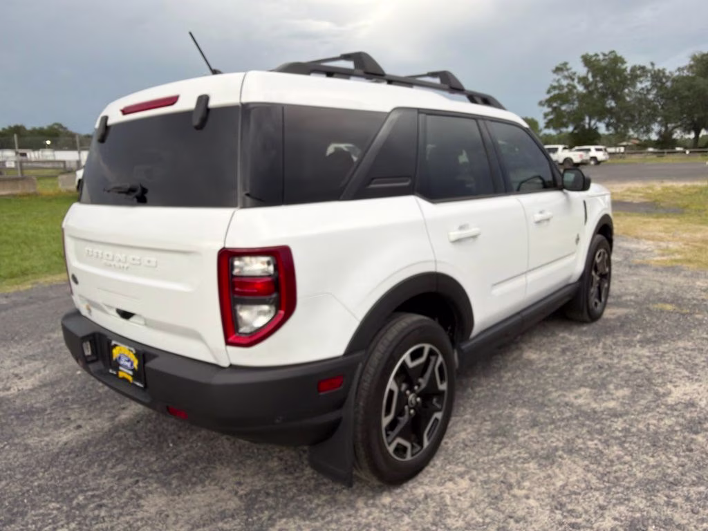 2023 Oxford White Ford Bronco Sport Outer Banks 4X4 SUV