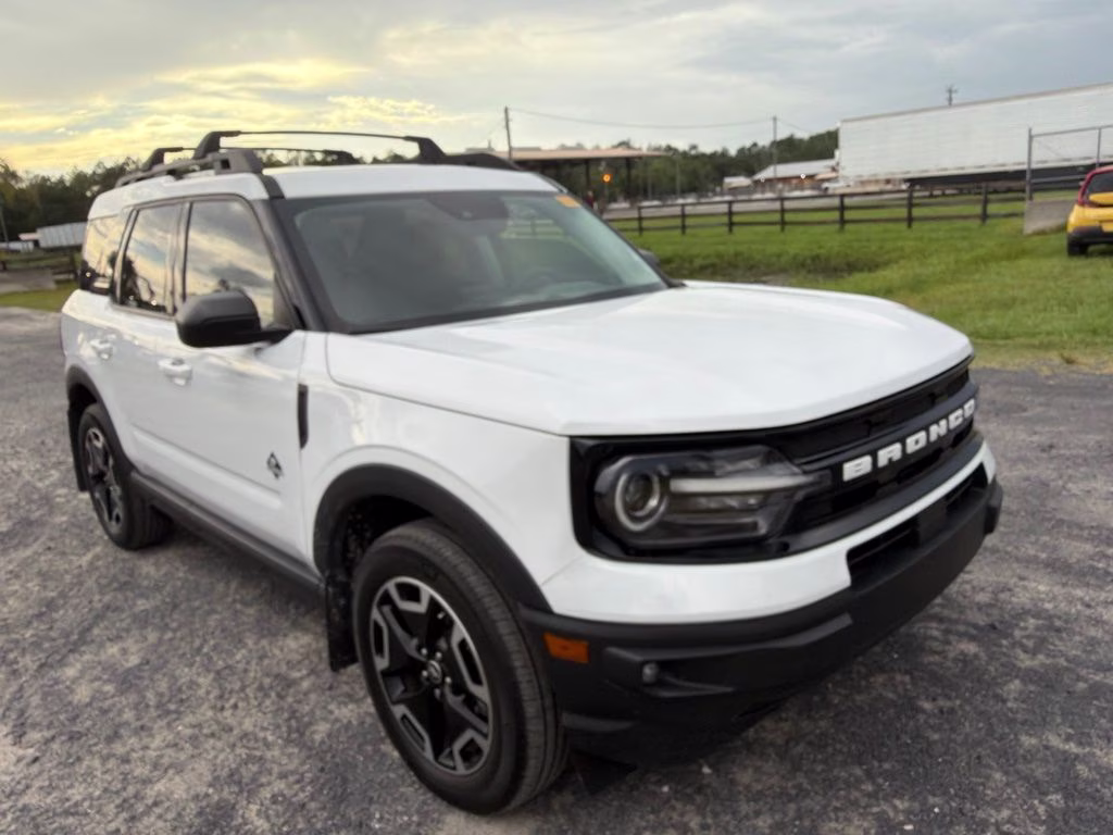 2023 Oxford White Ford Bronco Sport Outer Banks 4X4 SUV