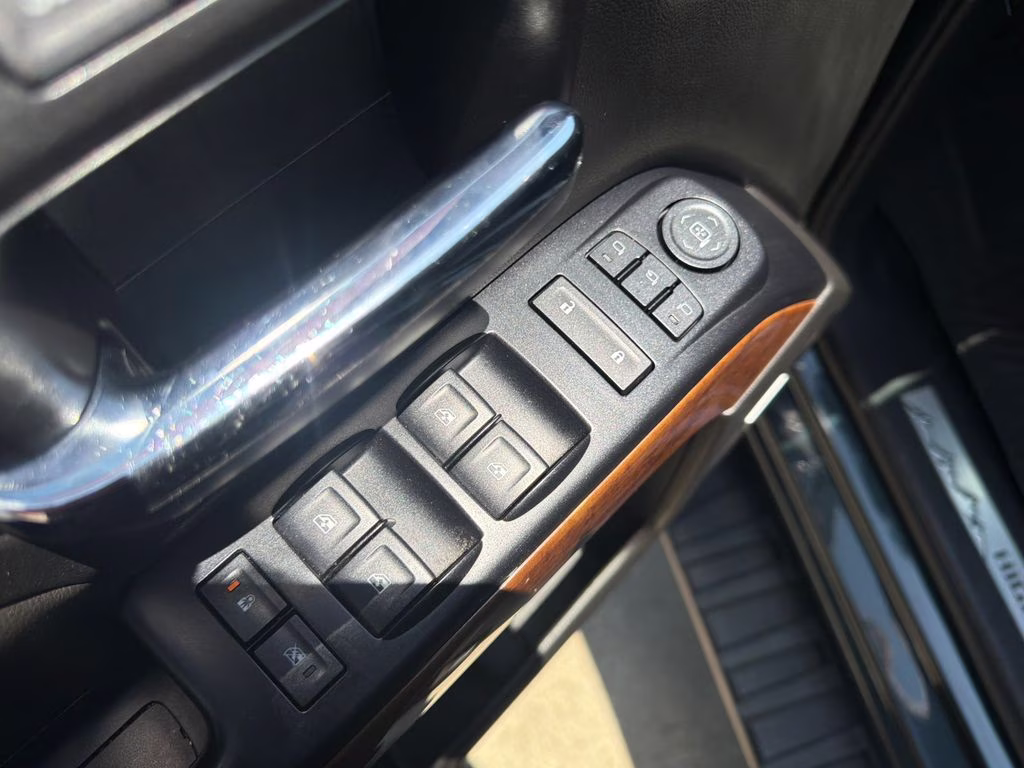 2018 Graphite Metallic Chevrolet Silverado 1500 High Country 4X4 Truck