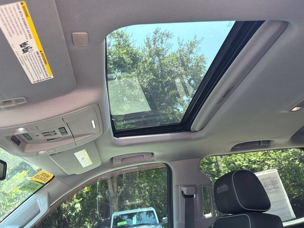 2018 Graphite Metallic Chevrolet Silverado 1500 High Country 4X4 Truck
