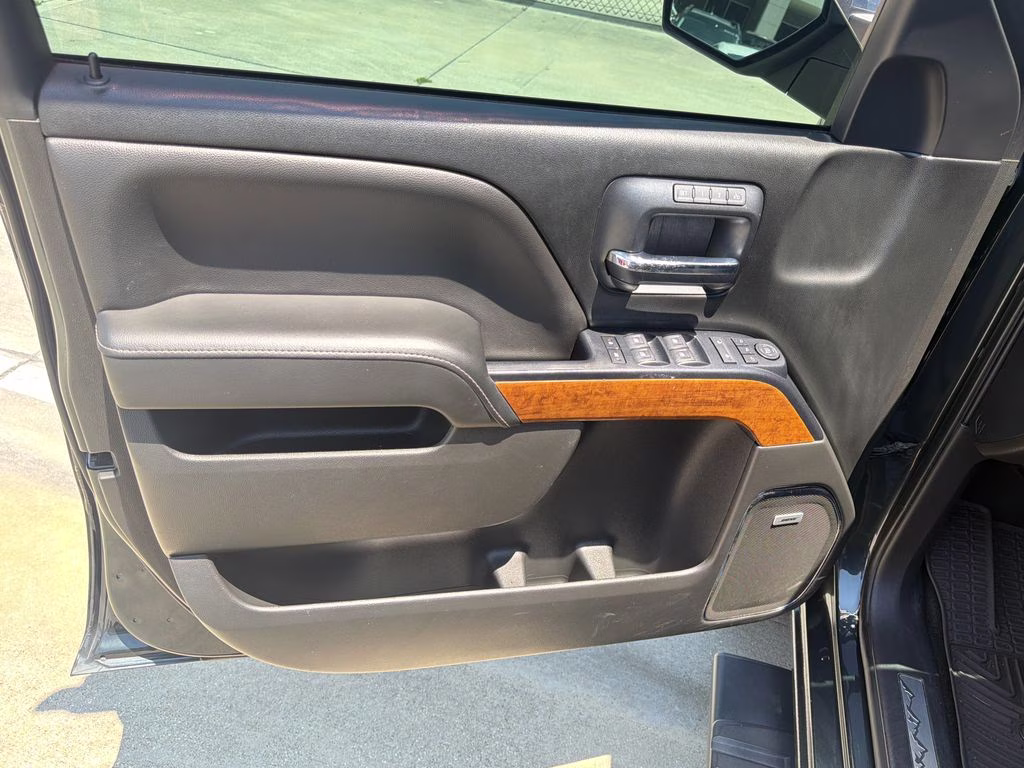 2018 Graphite Metallic Chevrolet Silverado 1500 High Country 4X4 Truck