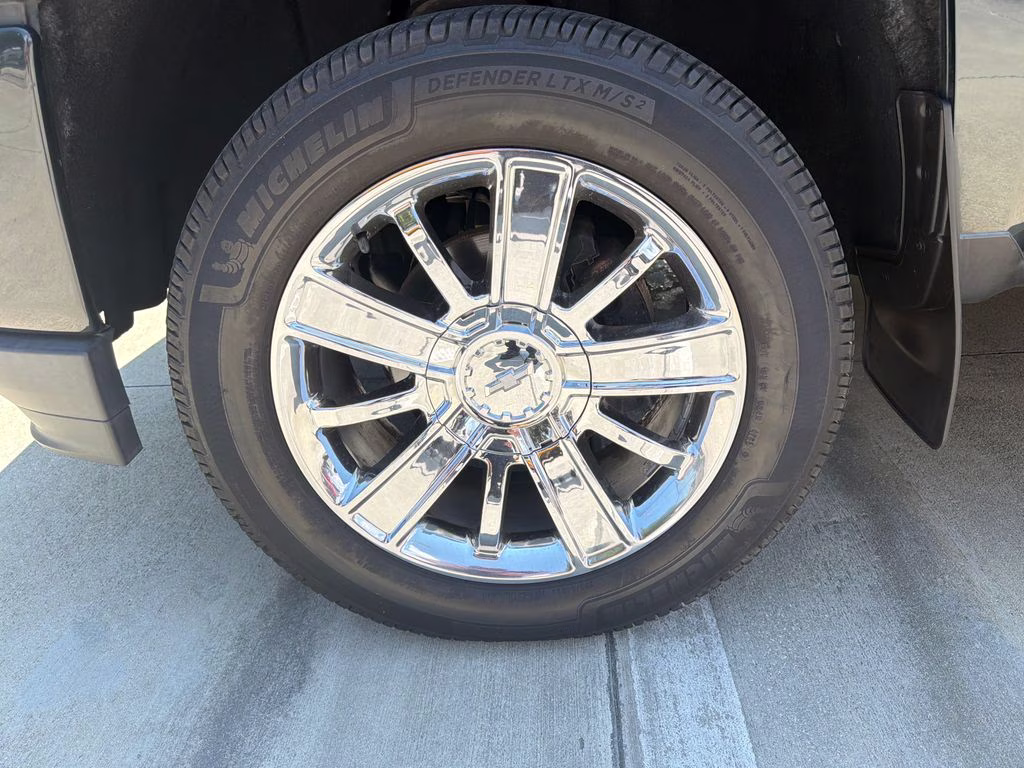 2018 Graphite Metallic Chevrolet Silverado 1500 High Country 4X4 Truck