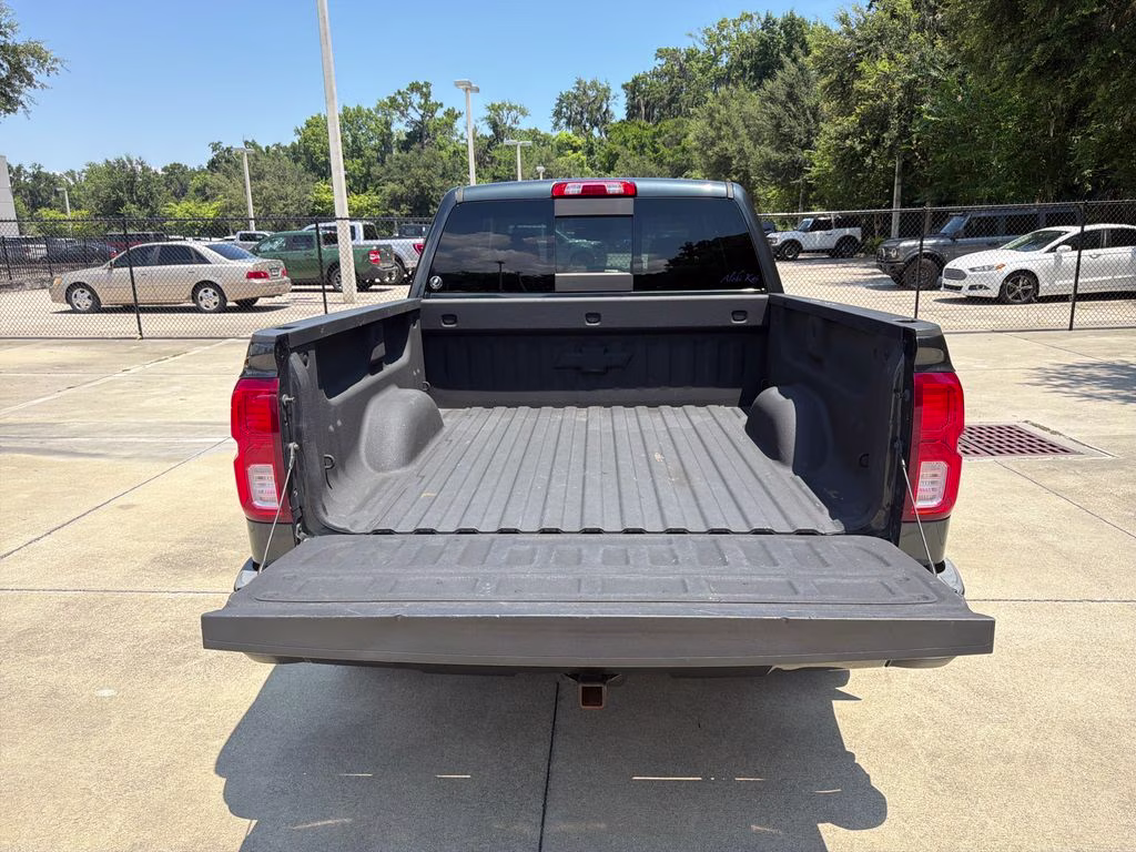 2018 Graphite Metallic Chevrolet Silverado 1500 High Country 4X4 Truck