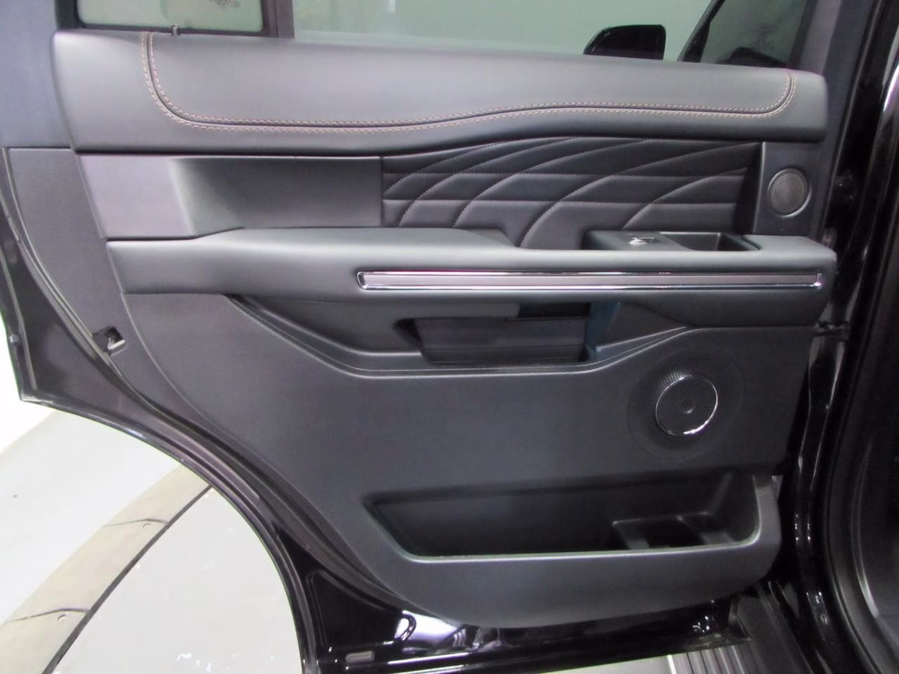 2024 Agate Black Metallic Ford Expedition Platinum 4X4 SUV