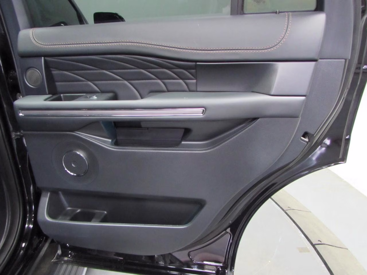 2024 Agate Black Metallic Ford Expedition Platinum 4X4 SUV