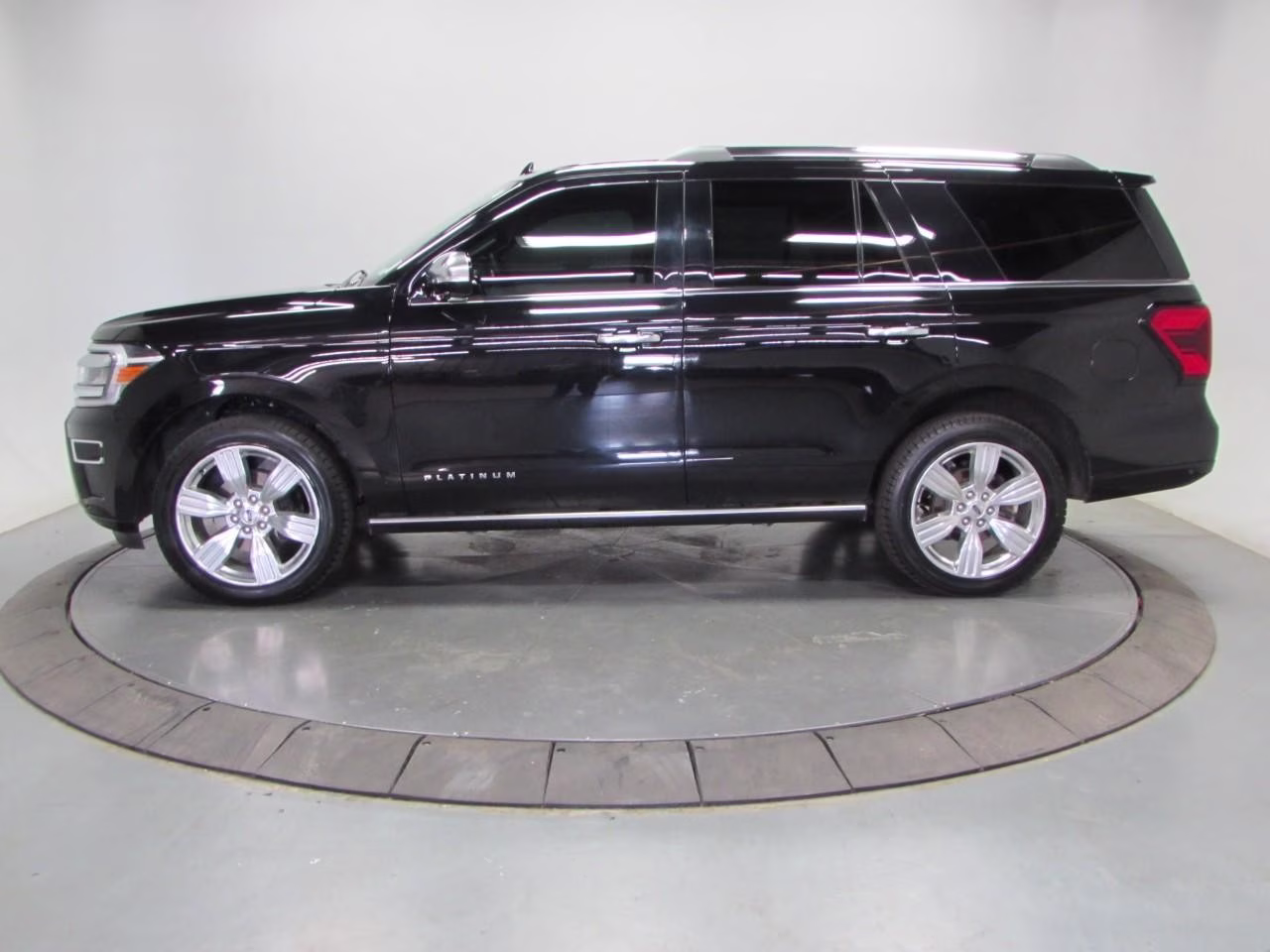 2024 Agate Black Metallic Ford Expedition Platinum 4X4 SUV