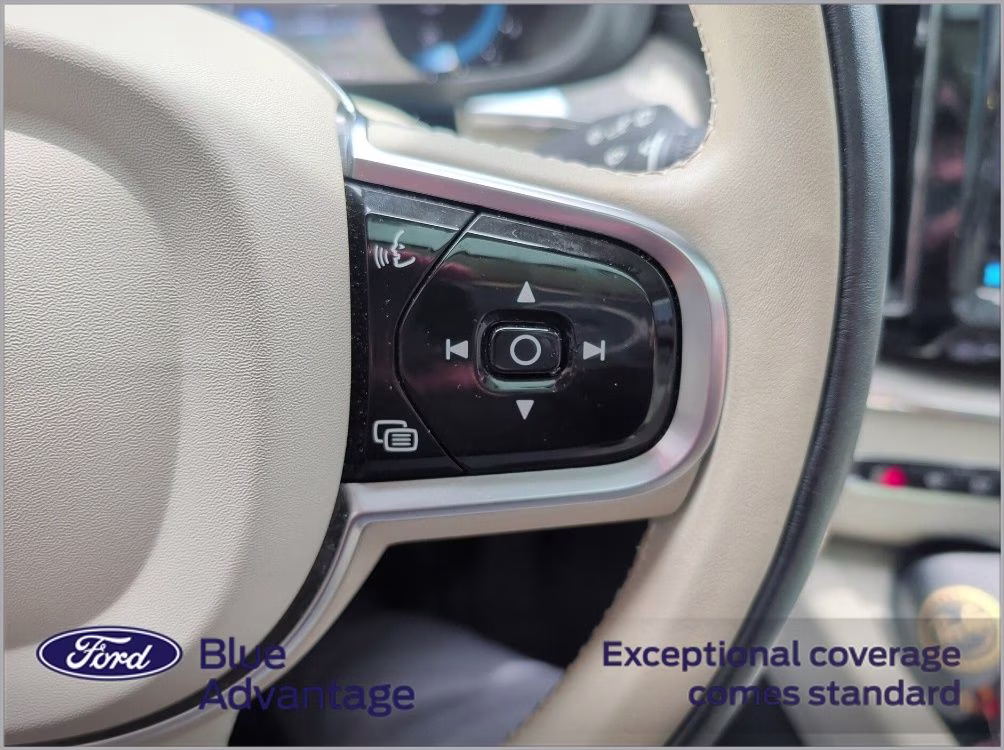 2023 Crystal White Volvo XC60 B6 Ultimate Dark Theme AWD SUV