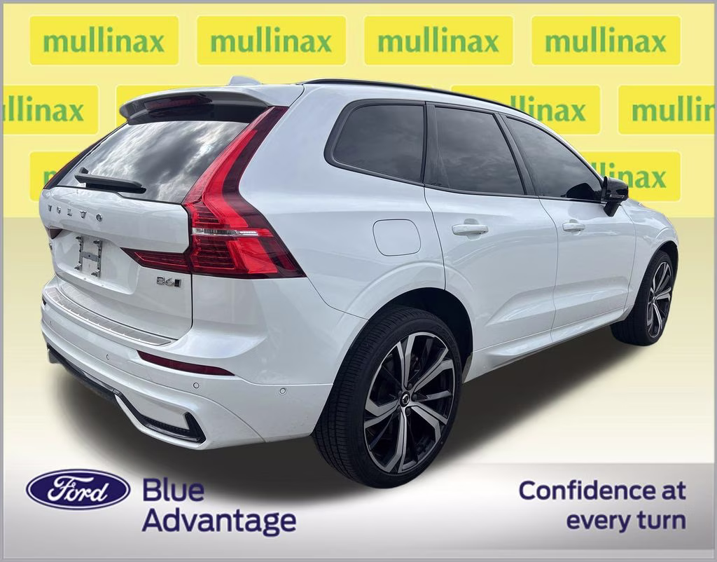 2023 Crystal White Volvo XC60 B6 Ultimate Dark Theme AWD SUV