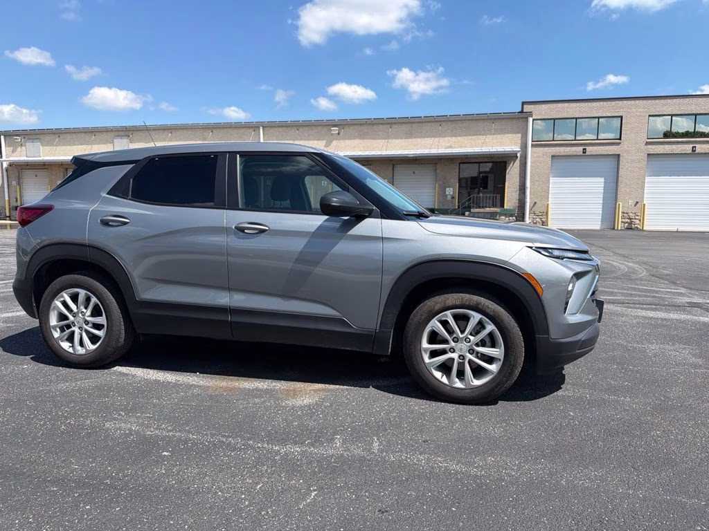 2024 Sterling Gray Metallic Chevrolet Trailblazer LS FWD SUV