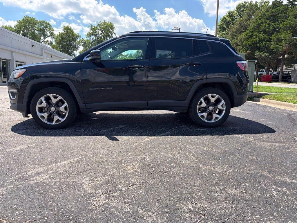2019 Diamond Black Crystal Pearlcoat Jeep Compass Limited 4X4 SUV