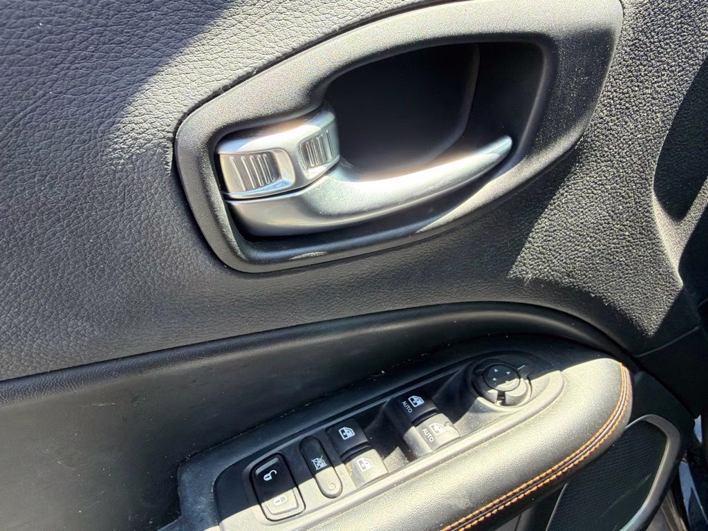 2019 Diamond Black Crystal Pearlcoat Jeep Compass Limited 4X4 SUV