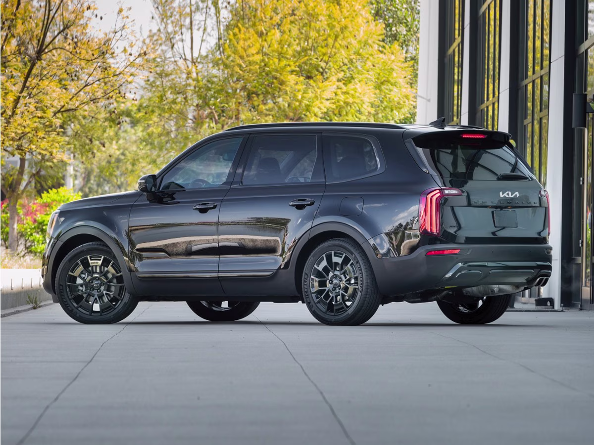 2022 Silver Kia Telluride EX FWD SUV