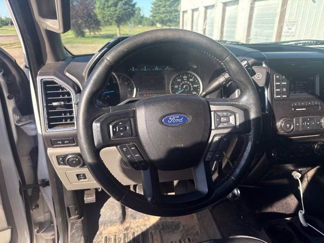 2016 Oxford White Ford F-150 XLT 4X4 Truck