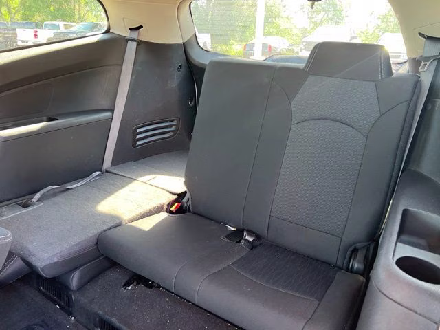 2015 Silver Ice Metallic Chevrolet Traverse LT AWD SUV